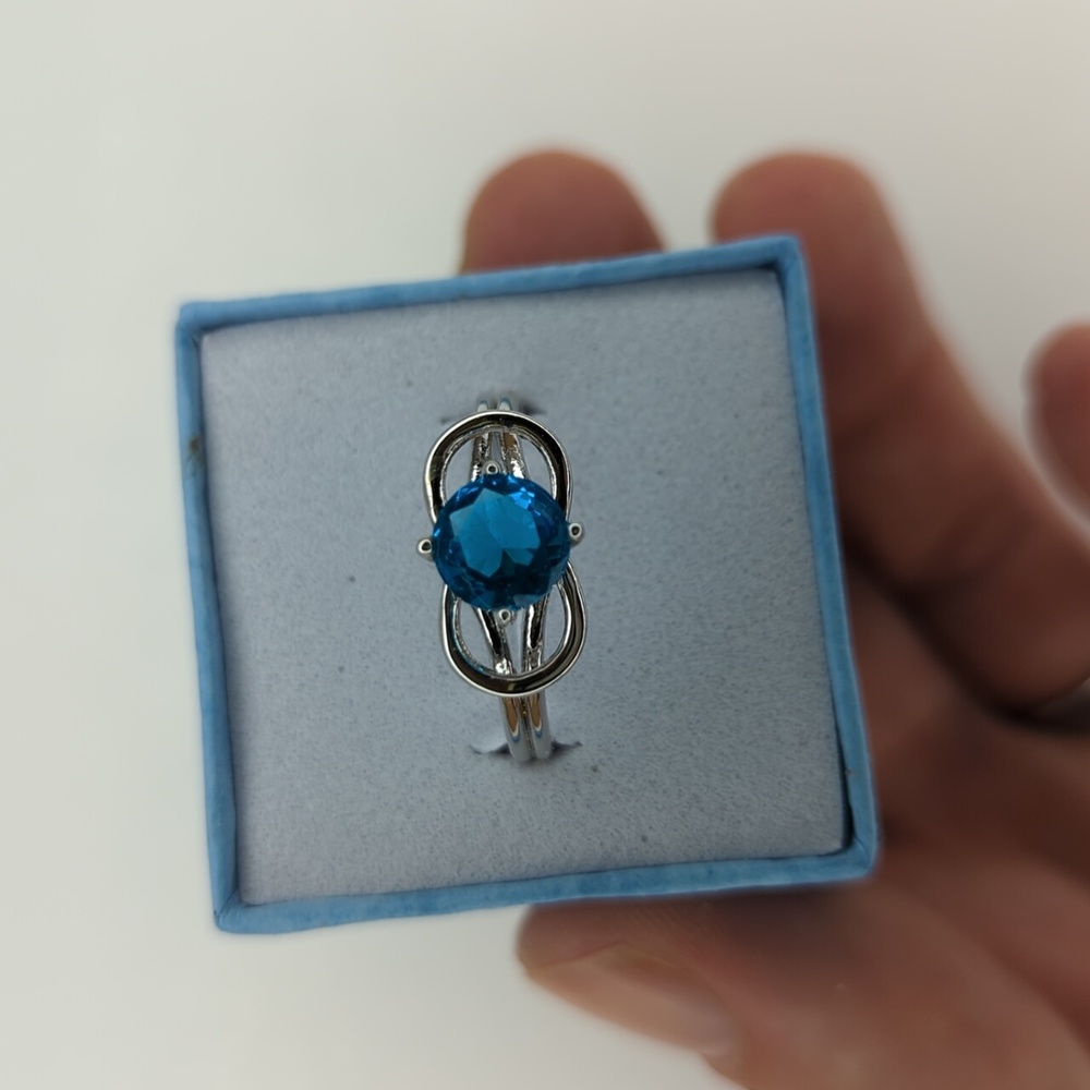 Fragrant Jewels Size 9 Ring Aqua Blue Round Stone with Swirl Setting